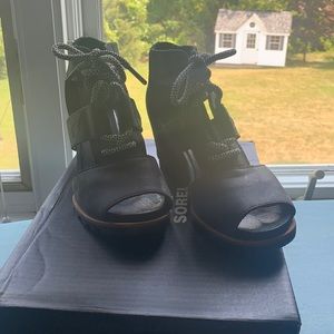 Sorel joanie Lace in black like new